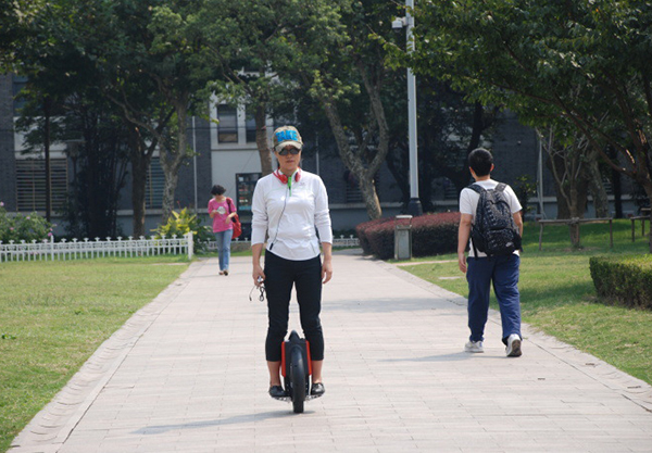 新道交條例擬向平衡車(chē)、滑板車(chē)說(shuō)不 民意存分歧